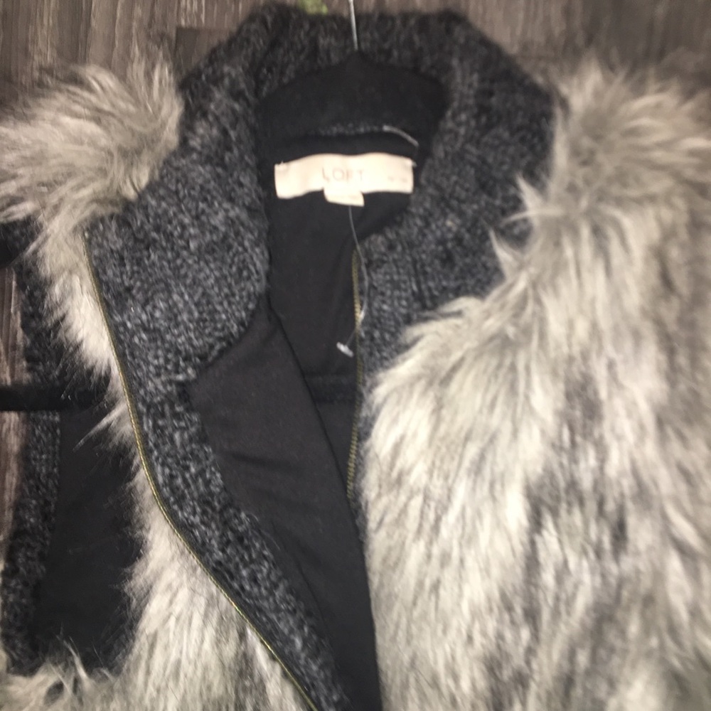 Ann Taylor Loft Faux Fur Vest Size M/LP P - Picture 2 of 8